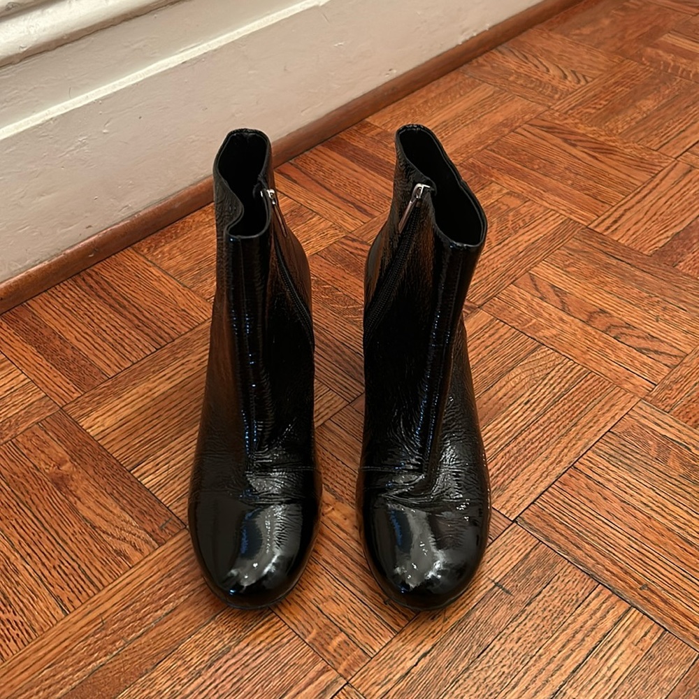 Saks Fifth Avenue patent ankle boots size 10